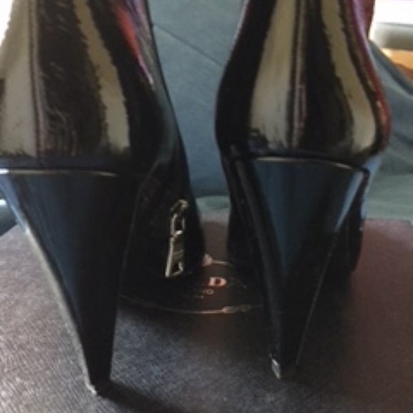 Prada Vernice Naplak Black Patent Leather Ankle Booties, 38.5 - Picture 11 of 15